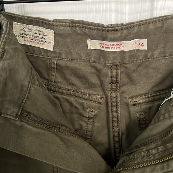 Levi’s Ribcage Utility Wide-Leg Pants Olive Night Green Size 24 - Picture 8 of 8